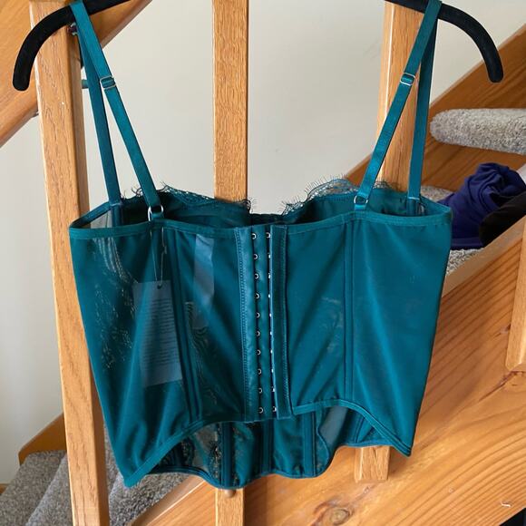 Dealmore emerald green lace corset top - Picture 6 of 7
